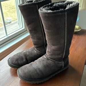UGG women’s dark brown boots.  Used in Great condition.